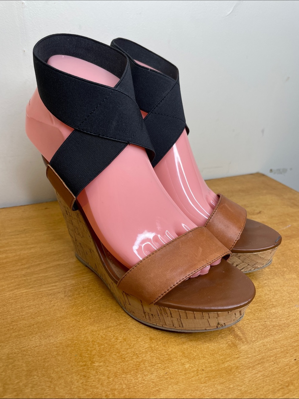 Steve Madden Brown Cork Wedges with Black Elastic Crisscross Straps. Size 7
